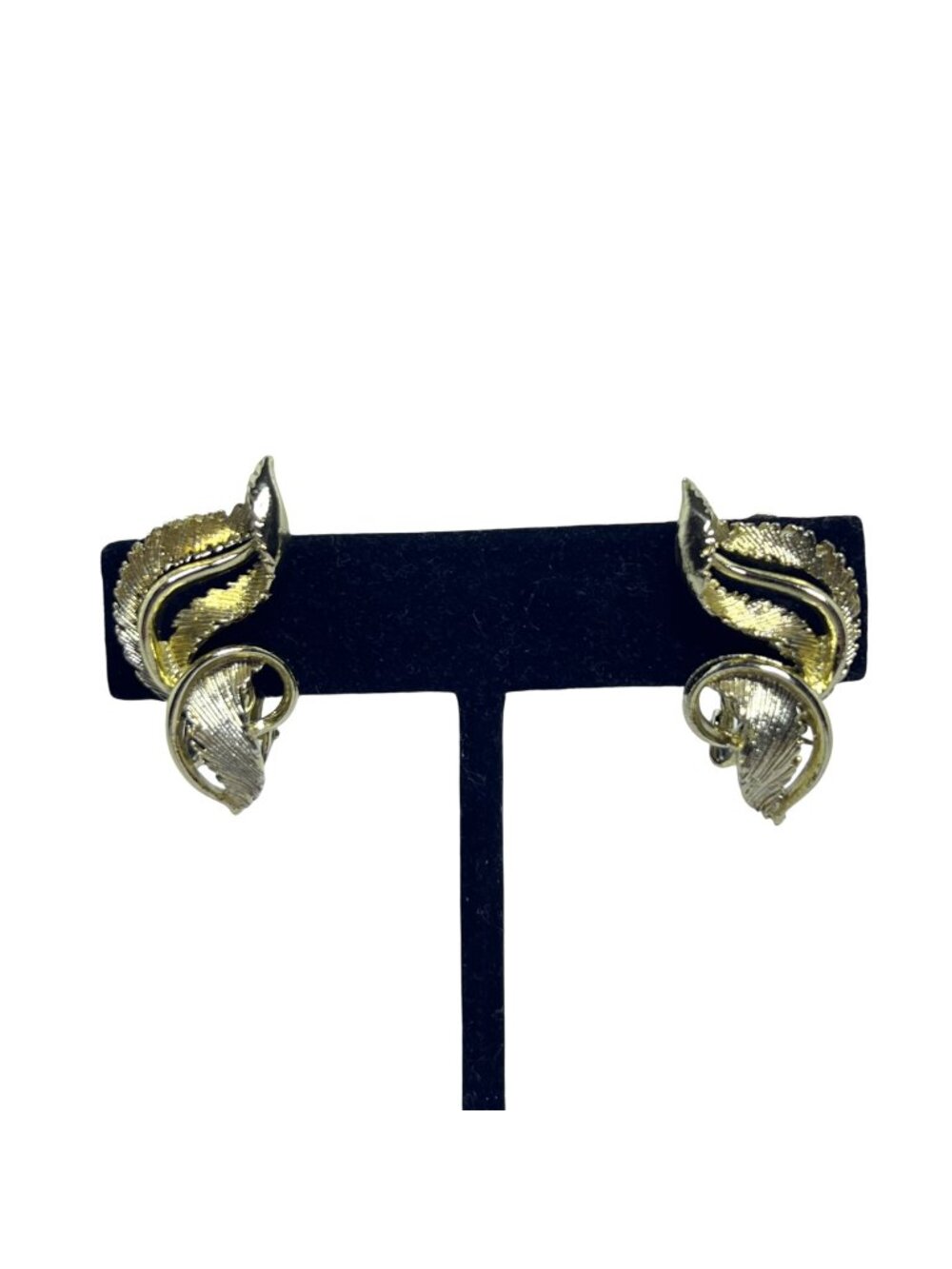 Lisner Gold Tone Leaf Clip On Earrings Signed (6426)
